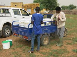 Senegal Milk collection at farm © Eric Vall